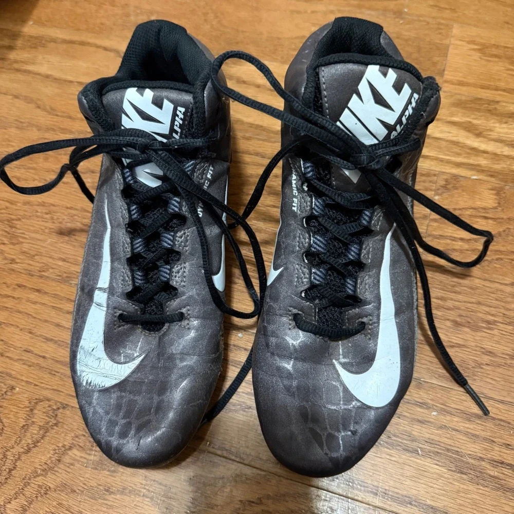 Nike Alpha Dynamic Fit Football Cleats Black White‎ Size 7.5